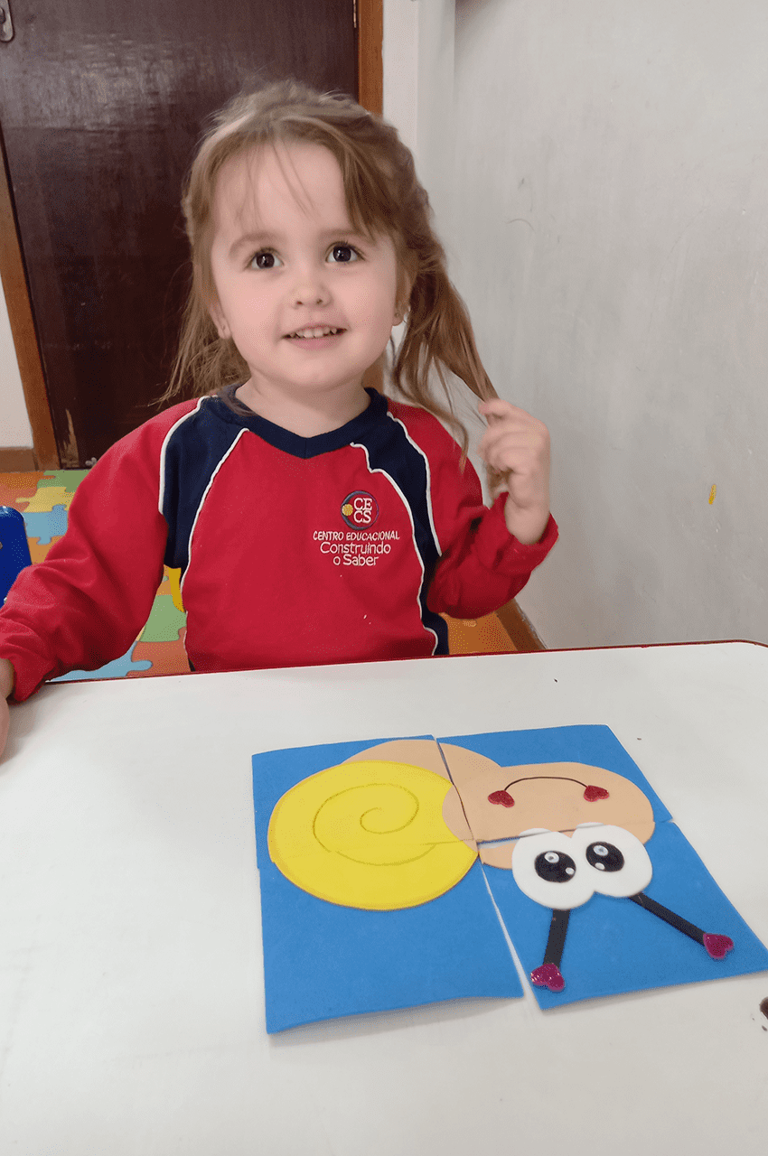 Escola de Educação Infantil Lápis de Cor - 🧩Montar um quebra-cabeça não é  apenas um jogo simples ou entretenimento, mas é acompanhado por um processo  de pensamento, concentração e resiliência. . Além