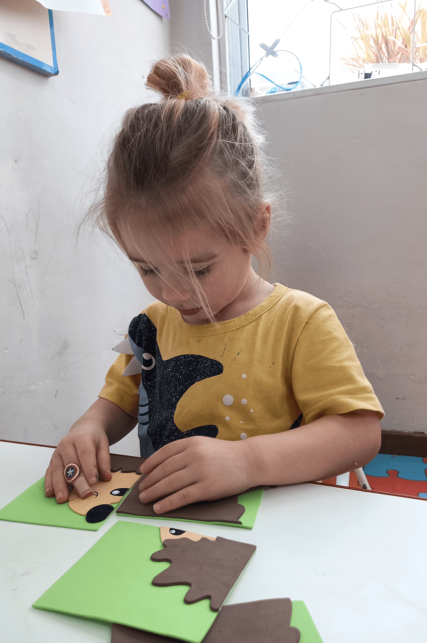 Escola de Educação Infantil Lápis de Cor - 🧩Montar um quebra-cabeça não é  apenas um jogo simples ou entretenimento, mas é acompanhado por um processo  de pensamento, concentração e resiliência. . Além