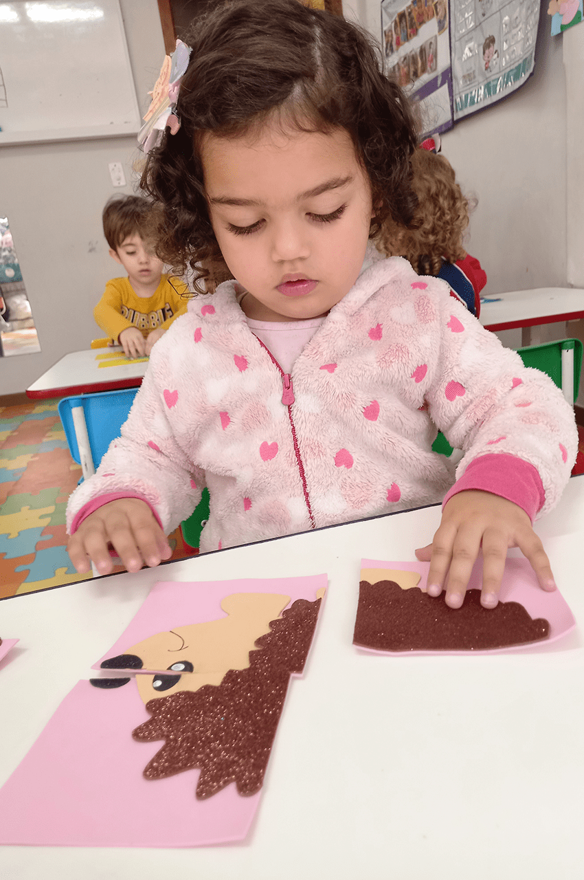 Escola de Educação Infantil Lápis de Cor - 🧩Montar um quebra-cabeça não é  apenas um jogo simples ou entretenimento, mas é acompanhado por um processo  de pensamento, concentração e resiliência. . Além