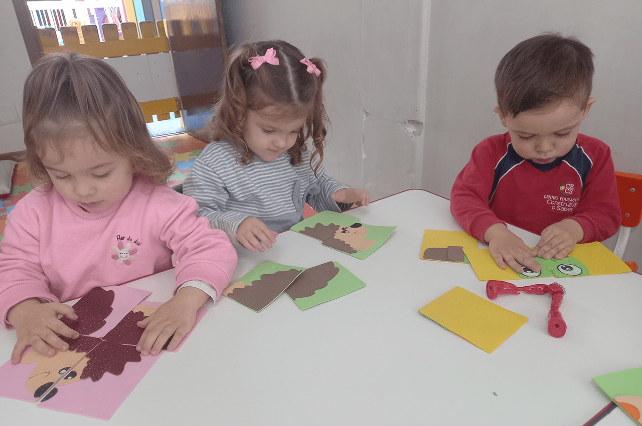 Escola de Educação Infantil Lápis de Cor - 🧩Montar um quebra-cabeça não é  apenas um jogo simples ou entretenimento, mas é acompanhado por um processo  de pensamento, concentração e resiliência. . Além