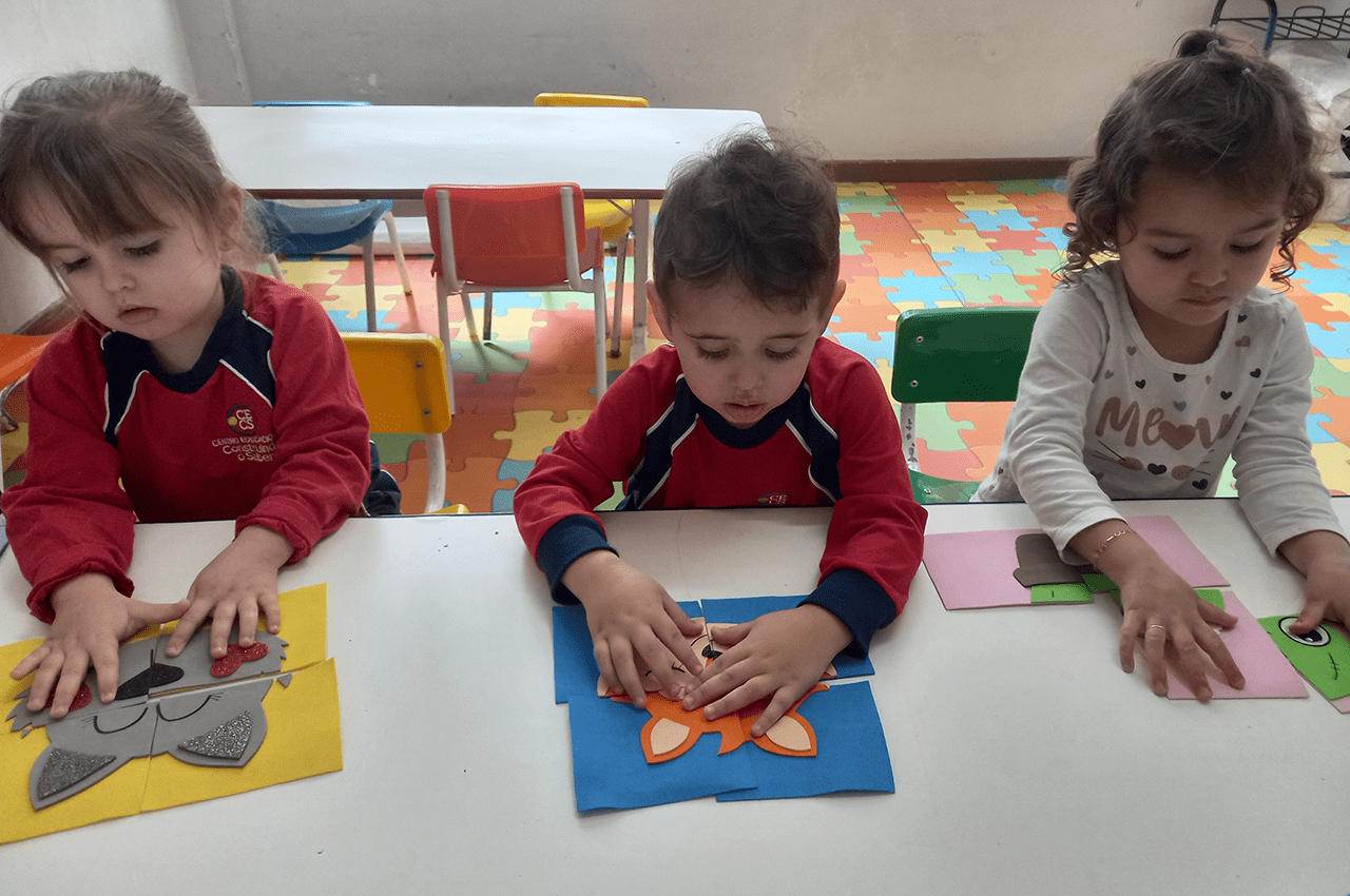 Escola de Educação Infantil Lápis de Cor - 🧩Montar um quebra-cabeça não é  apenas um jogo simples ou entretenimento, mas é acompanhado por um processo  de pensamento, concentração e resiliência. . Além